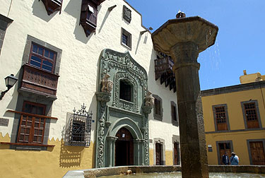 Pilar y Casa de Colón