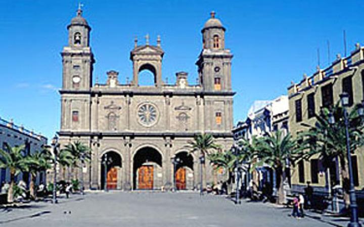 Fachada de la Catedral de Santa Ana