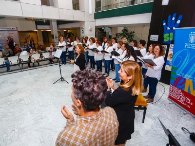 Coro femenino de Educación Musical en el hospital Insular 4