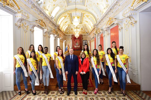 mensaje Cerebro sobrina El alcalde de Las Palmas de Gran Canaria, Augusto Hidalgo, recibe a las  candidatas a Reina del Carnaval de La eterna primavera
