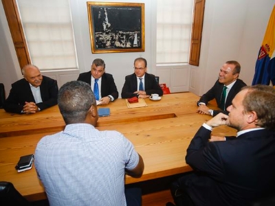 Augusto Hidalgo mantiene un encuentro con los alcaldes de Chipre y Grecia 2