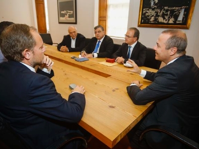 Augusto Hidalgo mantiene un encuentro con los alcaldes de Chipre y Grecia 3
