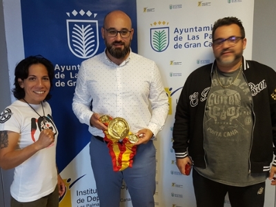 El concejal Aridany Romero mantiene un encuentro con las boxeadoras Davinia Pérez y Yolanda Ramos