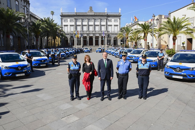 El Ayuntamiento adquiere 20 nuevos vehículos para continuar con la renovación de la flota de la Policía Local 3