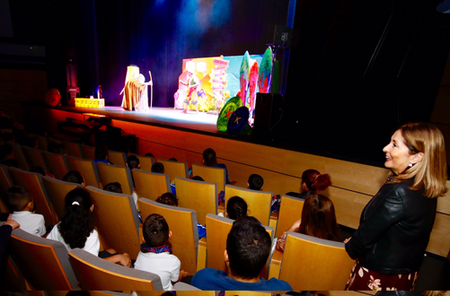 El Ayuntamiento invita al teatro a más de 800 alumnos de infantil y primaria del Distrito Vegueta-Cono Sur-Tafira