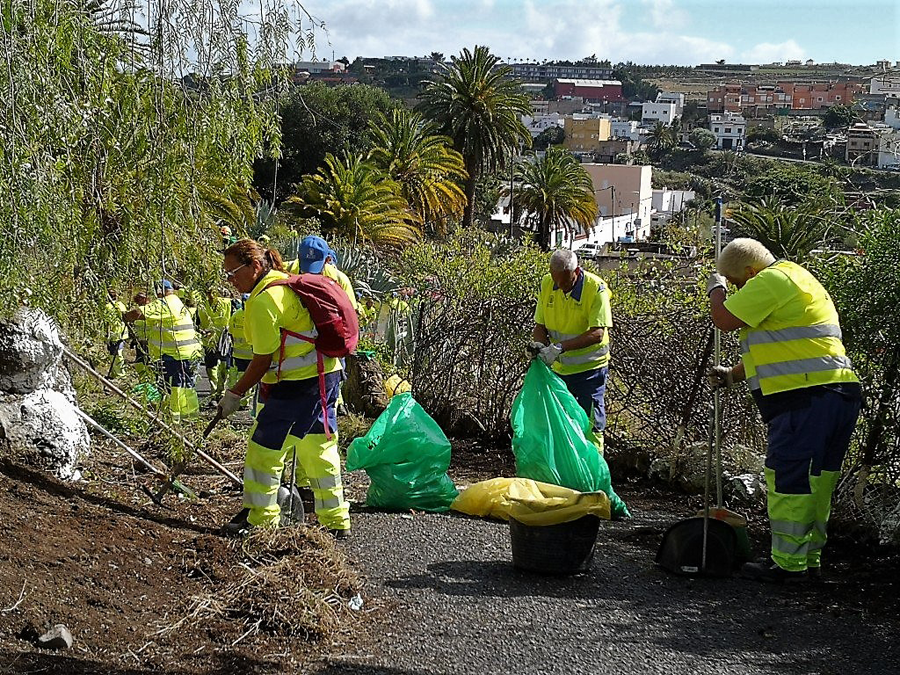 El Ayuntamiento pone en marcha un dispositivo especial de limpieza en el entorno de Lorenzo
