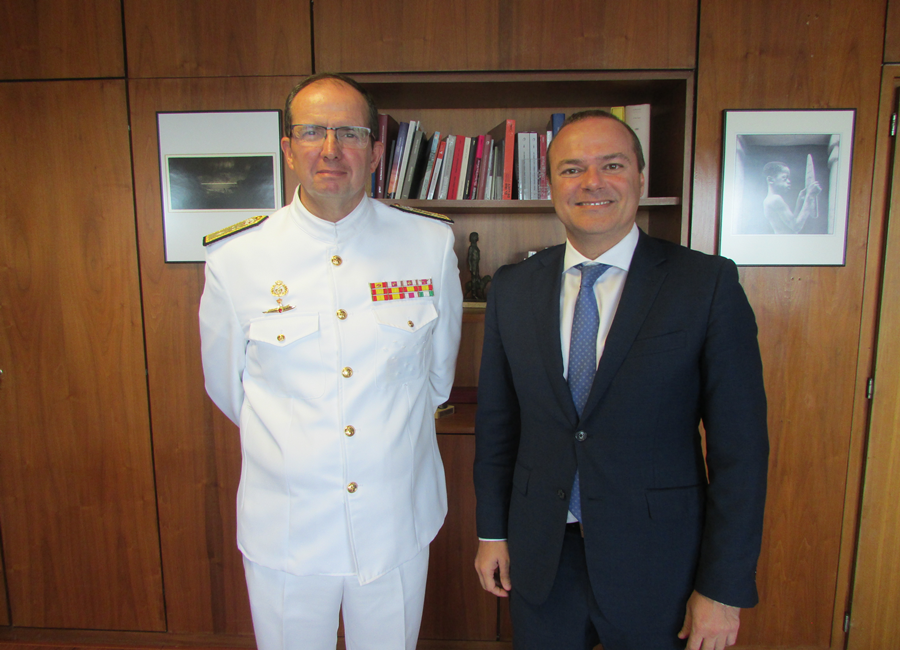 El alcalde Augusto Hidalgo mantiene un encuentro con el nuevo Almirante de Canarias Pedro Luis de la Puente