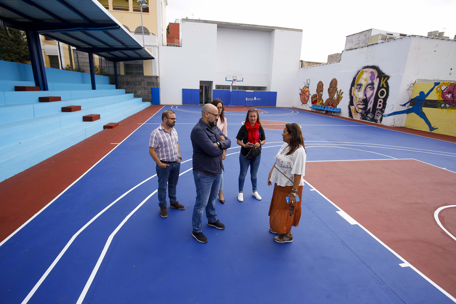 El Instituto Municipal de Deportes rehabilita las instalaciones deportivas del CEIP León y Castillo