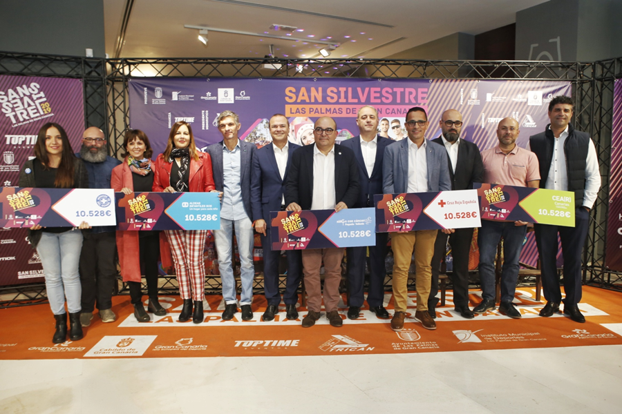 Náutico Cartero Fobia El alcalde y el concejal de Deportes entregan los cheques solidarios de la San Silvestre Náutico Cartero Fobia El alcalde y el concejal de Deportes entregan los cheques solidarios de la San Silvestre