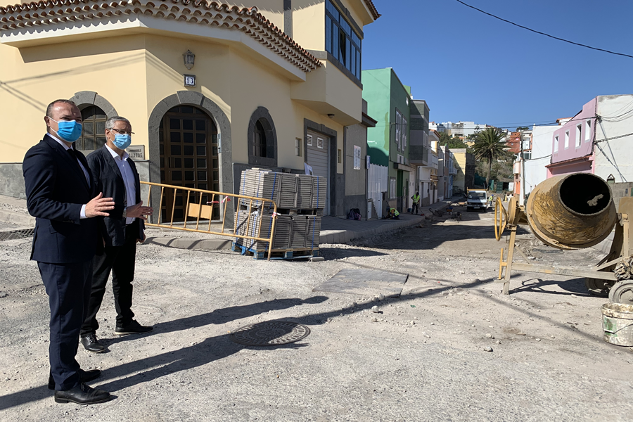 El Ayuntamiento finalizará en julio las obras para la adecuación del firme y la instalación de nuevas aceras en la calle Isidro Ruiz de Boada