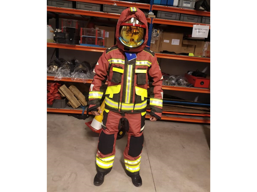 El cuerpo de Bomberos recibe los nuevos equipos de protección individual