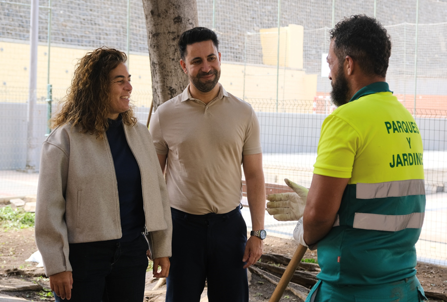 El Ayuntamiento continúa en Madera y Corcho con la III fase del plan especial de limpieza y cuidado de zonas verdes