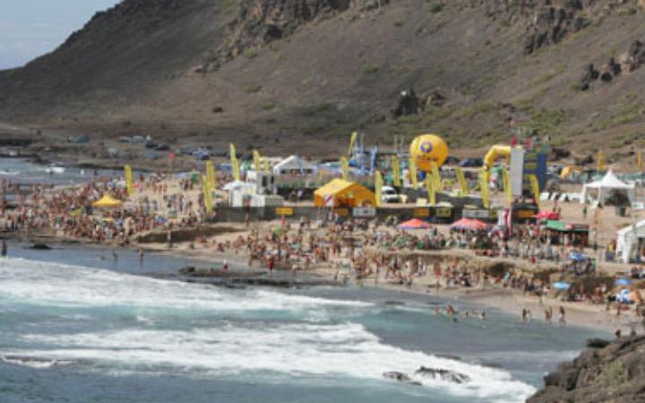 Panorámica de la práctica del Surf en El Confital