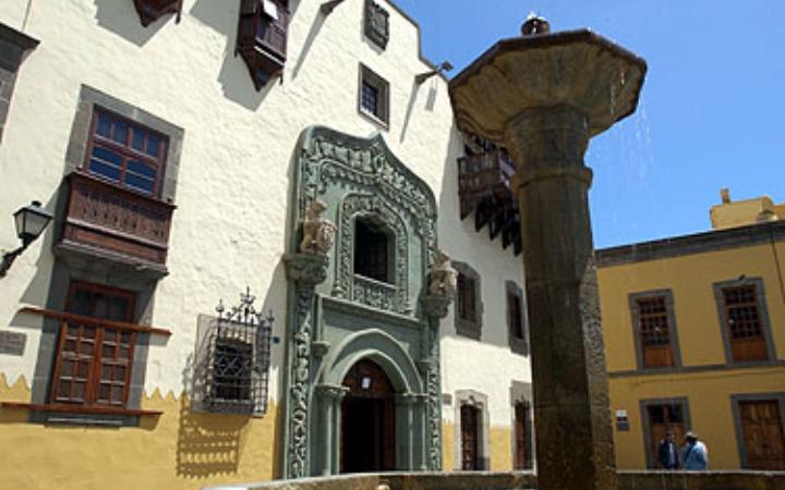 Pilar y Casa de Colón