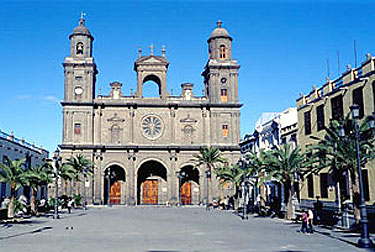 Fachada de la Catedral de Santa Ana