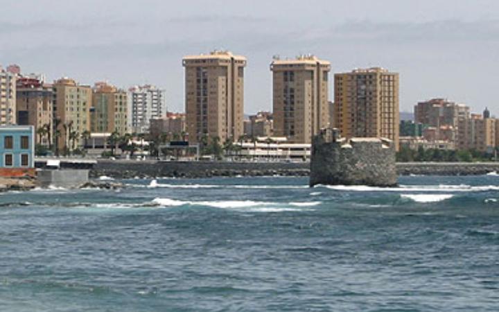 Edificios de San Cristóbal desde el mar