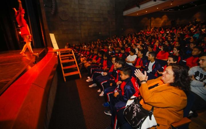 El-Ayuntamiento-promueve-la-Igualdad-entre-los-mas-pequenos-con-una-obra-de-teatro-a-la-que-asisten-400-escolares-3