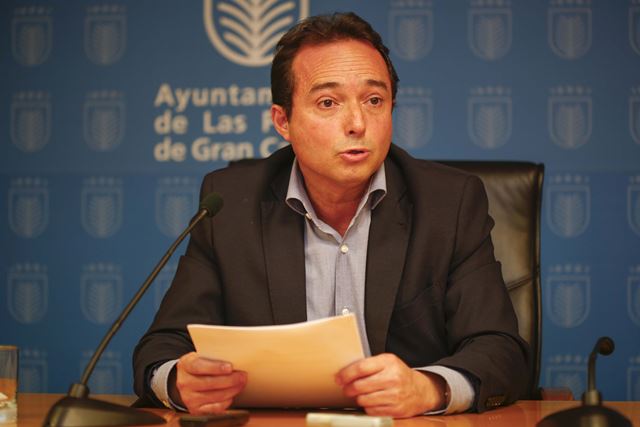 Mala gestión de la política del agua por parte de Cardona 2