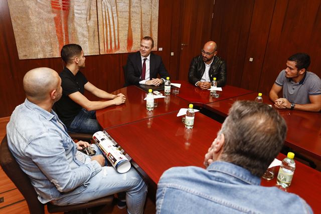 El Alcalde recibe al púgil de La Isleta Jerobe Santana 2