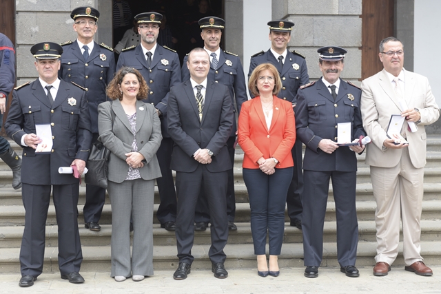 Honores y Distinciones al cuerpo de Bomberos 1