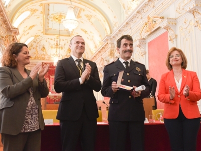 Honores y Distinciones al cuerpo de Bomberos 2