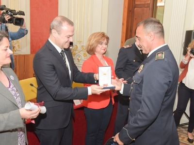 Honores y Distinciones al cuerpo de Bomberos 4
