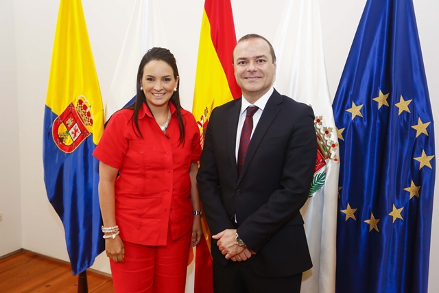 Augusto y la Viceministra de Cooperación de Panamá 2