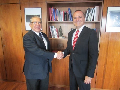 Alcalde 1 er embajador