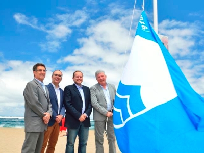 Izado Bandera azul Las Canteras 2016 2
