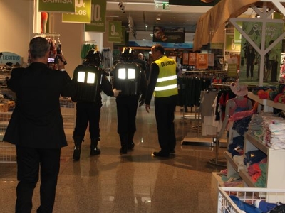 Simulacro de emergencias en un centro comercial 7