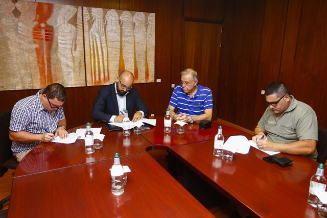El concejal de Deportes, Aridany Romero, suscribe convenios con las federaciones de lucha canaria, vela latina y lucha del garrote 2