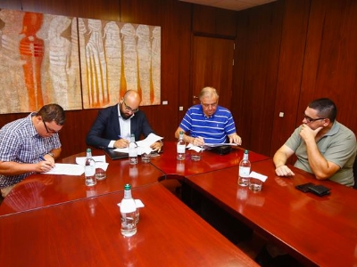 El concejal de Deportes, Aridany Romero, suscribe convenios con las federaciones de lucha canaria, vela latina y lucha del garrote 4