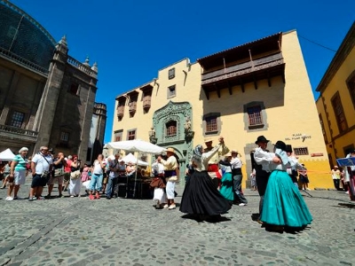 Folclore en el Mercado de Artesanía de Vegueta