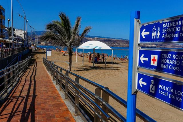 Servicios de verano en la Playa de Las Canteras