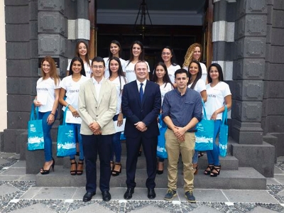 Alcalde y Concejal junto a las candidatas a Reina Juvenil de la Fiesta de Los Dolores de Schamann 2016 5