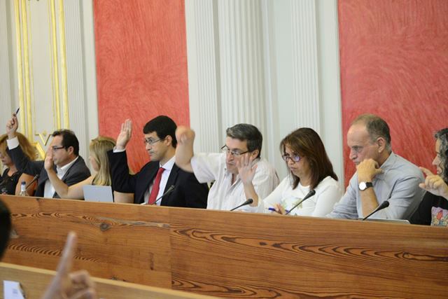 Momento de una votación en el Pleno de Septiembre