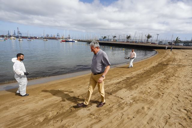 Limpieza en la Playa de Alcaravaneras