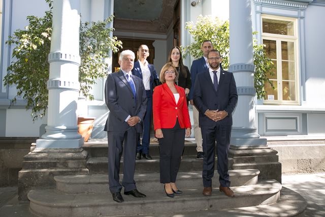 Posado oficial visita del ministro de Cultura de Cabo Verde, primero derecha