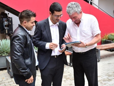 Quevedo, Regidor y Nauzet Martín con la App Schamann