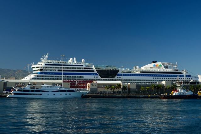Harmony V y AIDA en el Muelle Santa Catalina