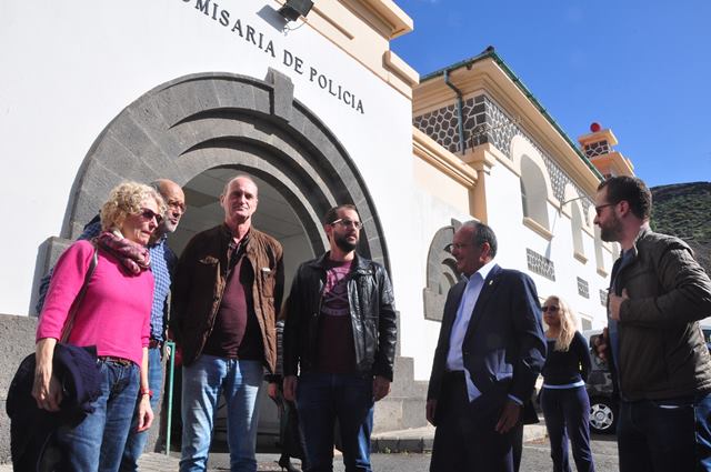Milares intenta comprobar las condiciones de los emigrantes