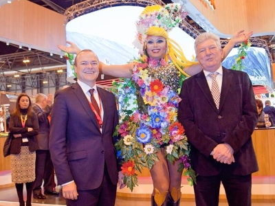 Drag con alcalde y concejal de turismo