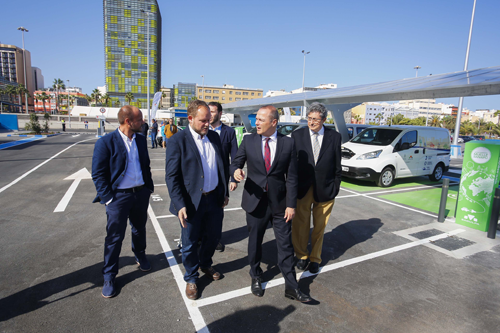 El alcalde de Las Palmas de Gran Canaria, Augusto Hidalgo, junto al concejal de Movilidad del Ayuntamiento, José Eduardo Ramírez