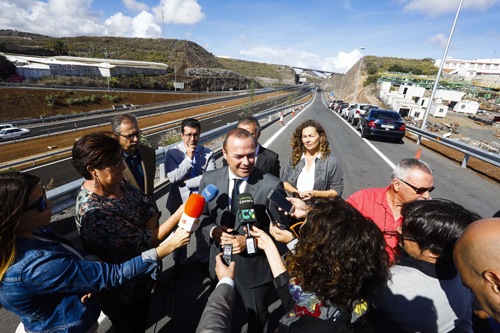 El Alcalde de Las Palmas de Gran Canaria, Augusto Hidalgo, durante las obras de finalización del tramo de la Fase IV de la Circunvalación