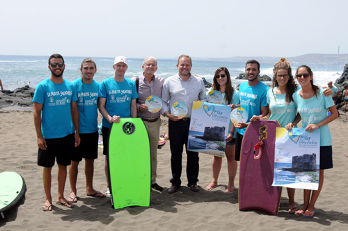 El concejal de Ciudad de Mar, José Eduardo Ramírez, durante el comienzo de las actividades en la playa