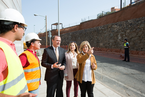 El alcalde de Las Palmas de Gran Canaria, Augusto Hidalgo, visita las obras de muros