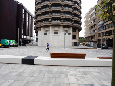 Plaza situada en la antigua gasolinera de la calle Albareda 2