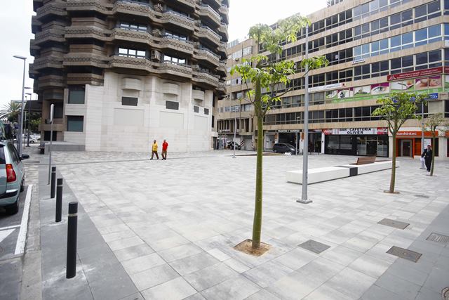 Plaza situada en la antigua gasolinera de la calle Albareda 3