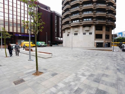 Plaza situada en la antigua gasolinera de la calle Albareda