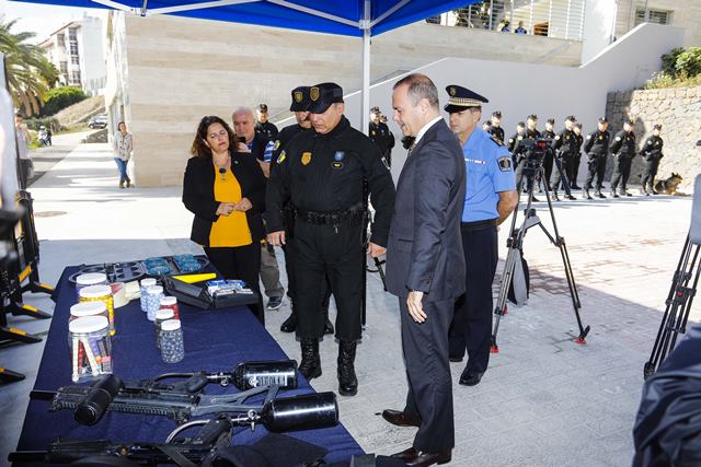 Chalecos antibalas para reforzar la seguridad de los policías locales de la capital 2